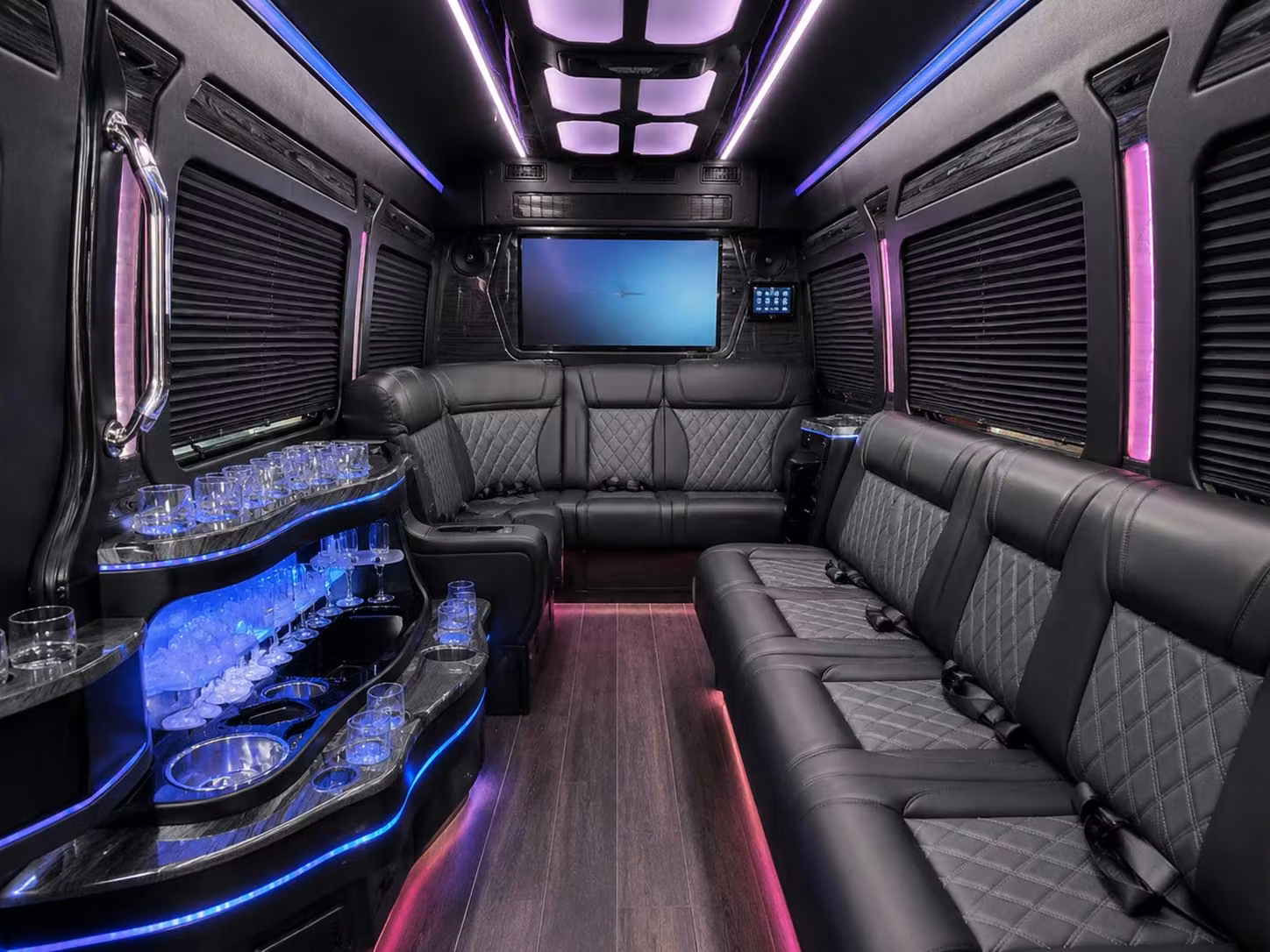 charterbusrentalstpetersburg com helps you coordinate multi stop fan packages across st pete